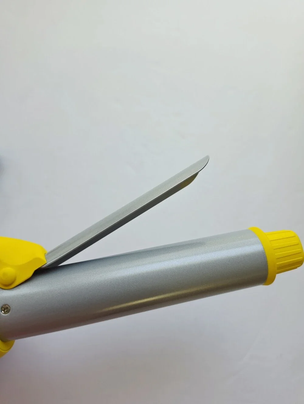 New Drybar Ionic Digital 1.25 Curling Iron
